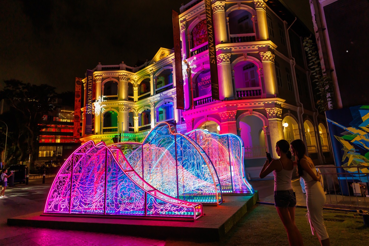 Skygazers-Dreaming-into-the-Past-and-Future